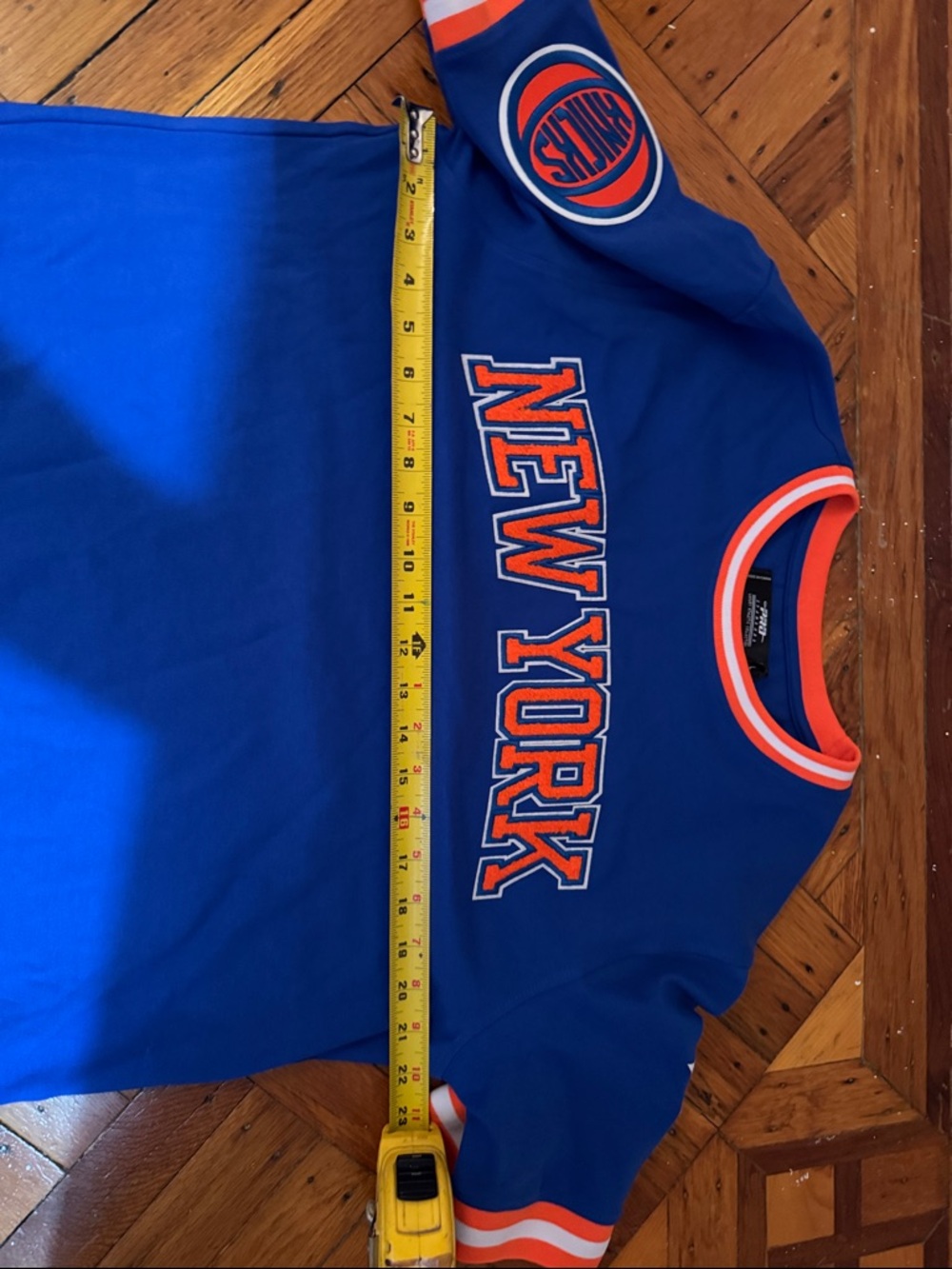 NBA NEW YORK KNICKS CLASSIC CHENILLE MEN'S TEE - Picture 13 of 14